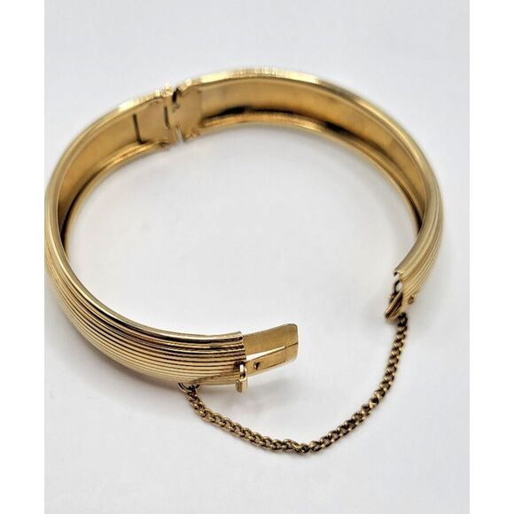 Hinged Goldtone Lightweight Bracelet with Safety Chain 2.5in dia - Picture 1 of 4